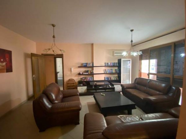 Tirane, shes apartament 2+1+A+BLK Kati 4, 101 m² 135.000 Euro (Rruga e Kavajes) Pas Globe