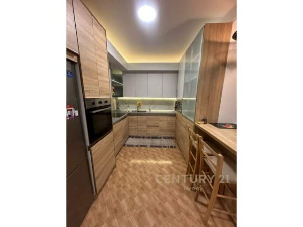 Tirane, jepet me qera apartament 3+1+BLK Kati 5, 160 m² 800 Euro (Liqeni i Thate, Kompleksi Veneto)