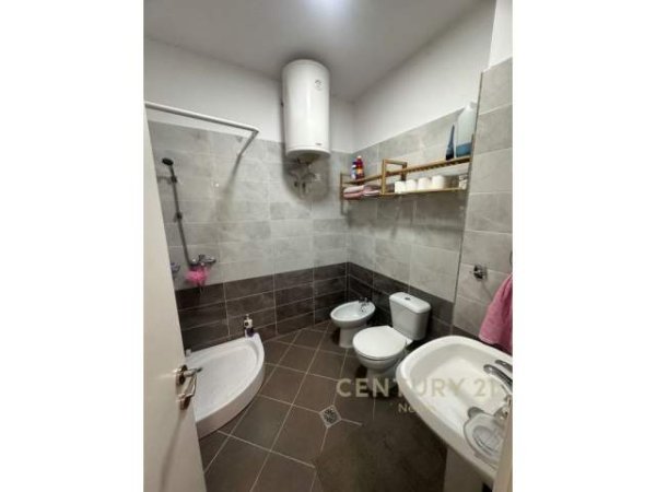 Tirane, jepet me qera apartament 3+1+BLK Kati 5, 160 m² 800 Euro (Liqeni i Thate, Kompleksi Veneto)