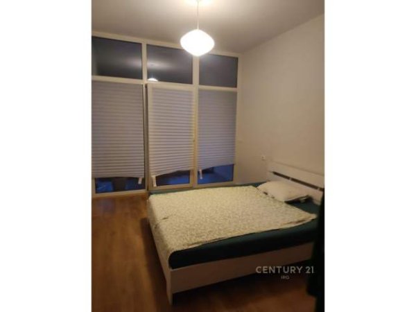 Tirane, jepet me qera apartament Kati 8, 53 m² 550 Euro (komuna parisit)