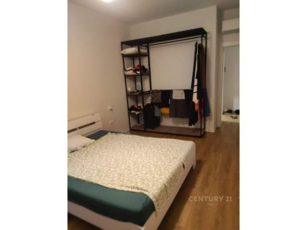 Tirane, jepet me qera apartament Kati 8, 53 m² 550 Euro (komuna parisit)