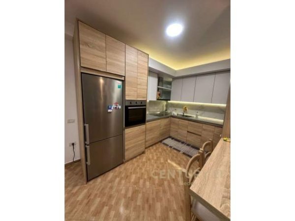 Tirane, jepet me qera apartament 3+1+BLK Kati 5, 160 m² 800 Euro (Liqeni i Thate, Kompleksi Veneto)