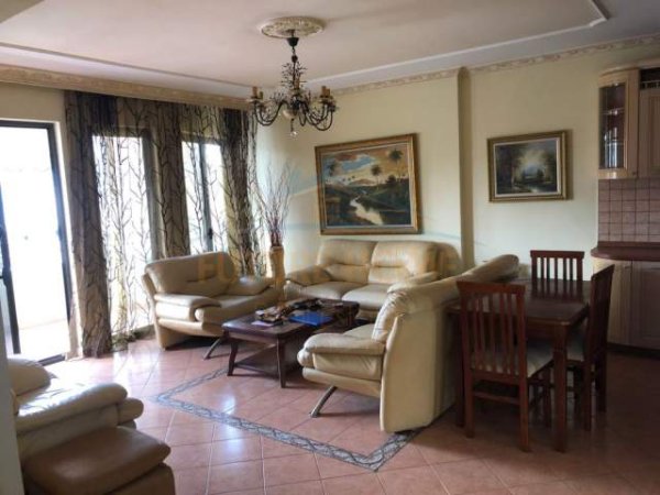 Tirane, jepet me qera apartament Kati 7, 102 m² 600 Euro (Rruga Islam Alla)
