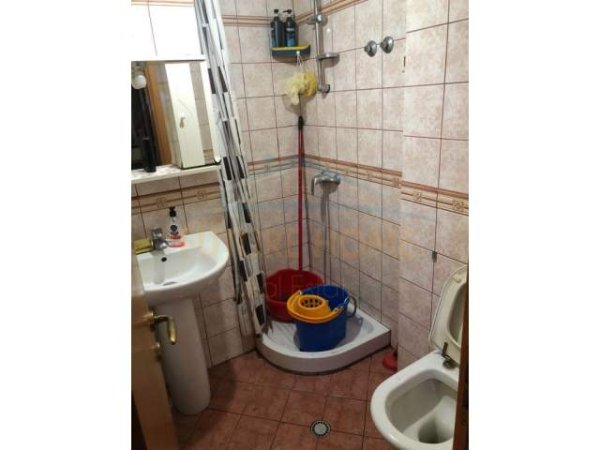 Tirane, jepet me qera apartament Kati 7, 102 m² 600 Euro (Rruga Islam Alla)