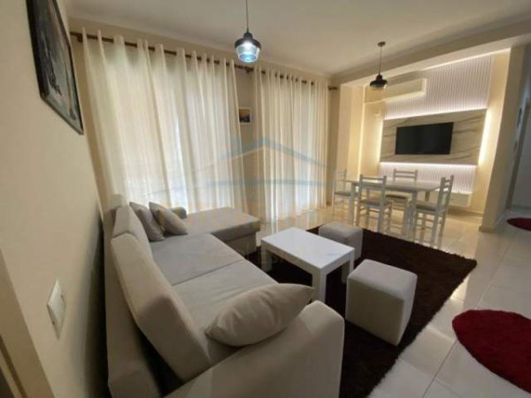 Tirane, jepet me qera apartament 2+1 Kati 4, 97 m² 700 Euro (Vasil Shanto)