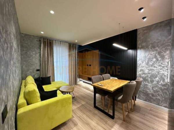 Tirane, jepet me qera apartament Kati 1, 95 m² 1.100 Euro (Rruga e Kavajës)