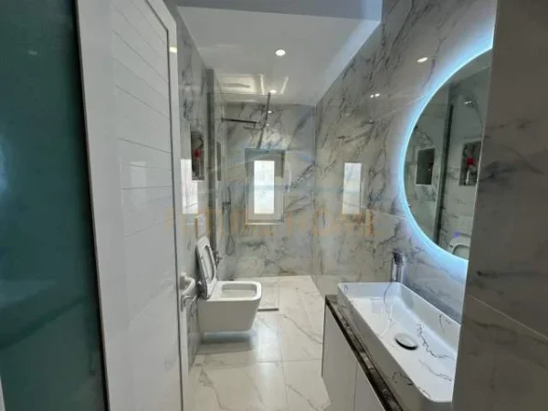 Tirane, jepet me qera apartament 1+1 Kati 1, 95 m² 1.100 Euro (Rruga e Kavajes)