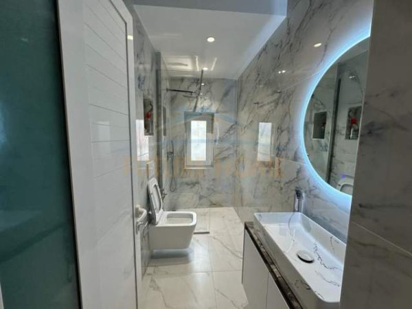 Tirane, jepet me qera apartament Kati 1, 96 m² 1.100 Euro (Rruga e Kavajës)