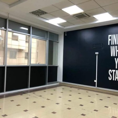 Tirane, jepet me qera ambjent biznesi Kati 2, 90 m² 700 Euro (15 kateshi)