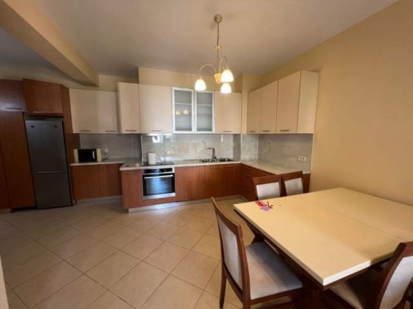 Tirane, jepet me qera apartament 2+1+A+BLK 130 m² 600 Euro (zogu i zi)