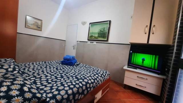 Tirane, jepet me qera apartament 1+1 Kati 1, 75 m² 370 Euro (Bulevardi i Ri)