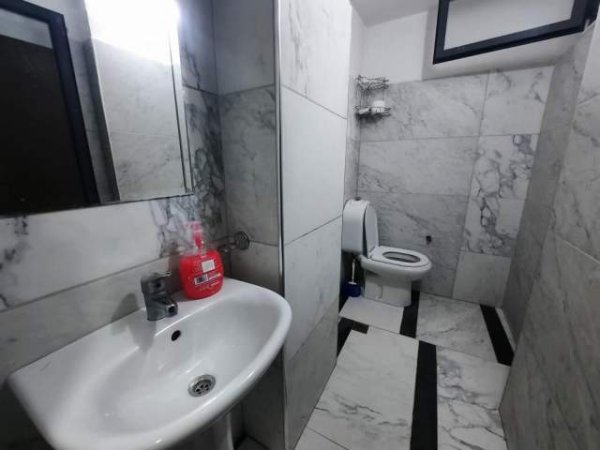 Tirane, jepet me qera apartament 1+1 Kati 1, 75 m² 370 Euro (Bulevardi i Ri)
