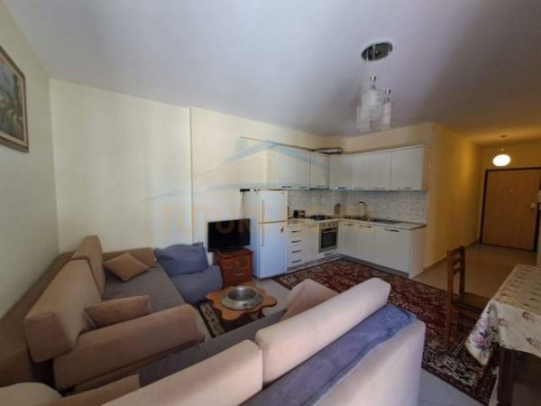 Durres, jepet me qera apartament Kati 10, 85 m² 500 Euro (Vollga)