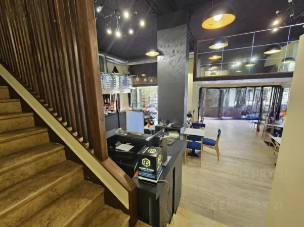 Tirane, shes ambjent biznesi Kati 1, 150 m² 590.000 € (21 Dhjetori)