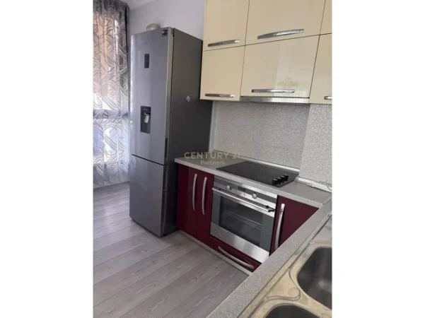 Tirane, jepet me qera apartament 3+1 Kati 6, 120 m² 1.200 € (Deliorgji)