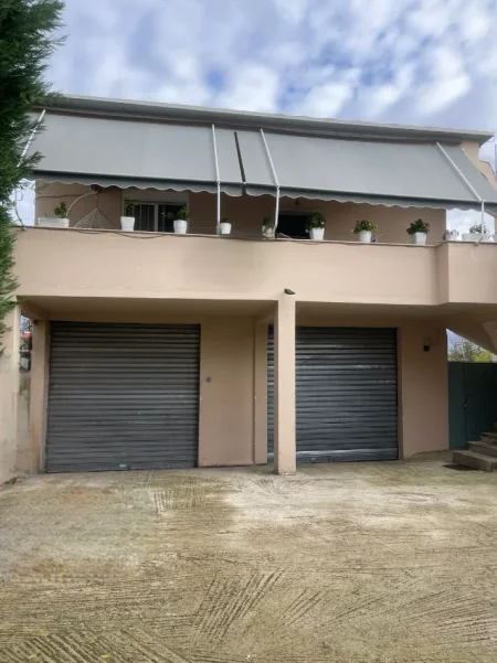 Tirane, jepet me qera magazine Kati 0, 50 m² 300 € (RRUGA E ELBASANIT)