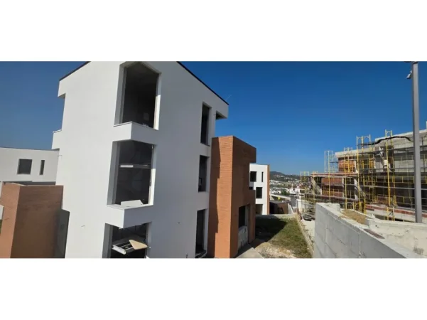 Tirane, shes apartament 3+1 Kati 3, 804 m² 1.100.000 € (Rezidenca Picadilly)