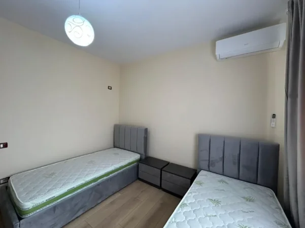 Tirane, jepet me qera apartament 1+1+Ballkon Kati 4, 70 m² 600 € (Rruga e Kavajes)