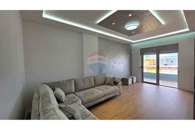 Vlore - Lungomare, shitet apartament 2+1+Ballkon Kati 9, 98 m² 230.000 € (Rruga Reshat Osmani, Vlore)
