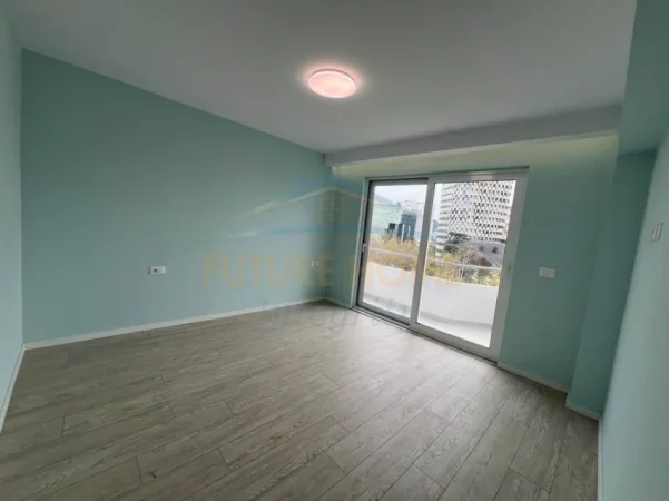 Tirane, jepet me qera apartament 3+1 Per Zyra,  Kati 4, 105 m² 1.000 € (9 Katëshet)