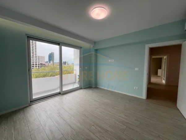 Tirane, jepet me qera apartament 3+1 Per Zyra,  Kati 4, 105 m² 1.000 € (9 Katëshet)