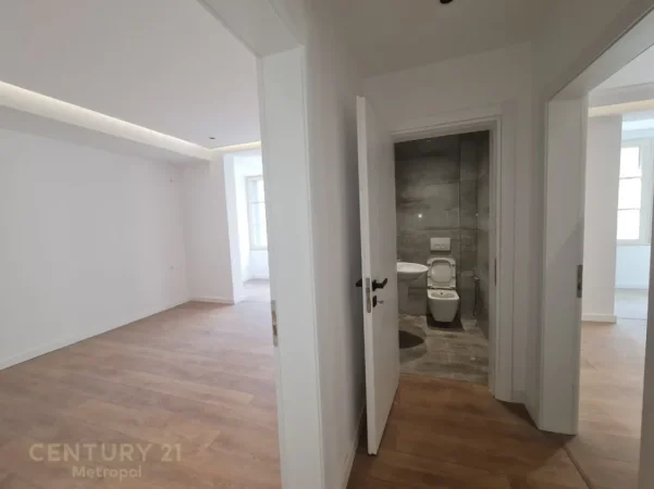Tirane, jepet me qera ambjent biznesi Kati 2, 135 m² 1.200 € (Shkolla e Baletit)