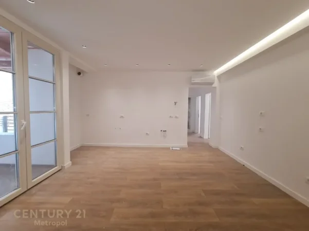 Tirane, jepet me qera ambjent biznesi Kati 2, 135 m² 1.200 € (Shkolla e Baletit)