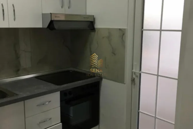 Tirane, jepet me qera apartament 1+1+Ballkon Kati 3, 50 m² 450 € (Spitali QSUT)