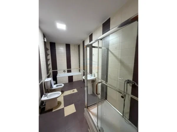 Tirane, shitet apartament 2+1 Kati 3, 104 m² 299.000 € (RRUGA E KAVAJES)