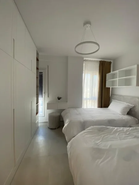 Tirane, jepet me qera apartament 2+1+Ballkon Kati 6, 98 m² 1.000 € (Pazari i Ri)