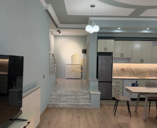 Tirane, jepet me qera apartament 2+1 Kati 1, 95 m² 800 € (Ali Demi)
