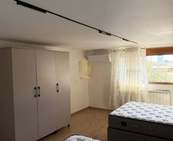 Tirane, jepet me qera apartament 2+1 Kati 1, 95 m² 800 € (Ali Demi)