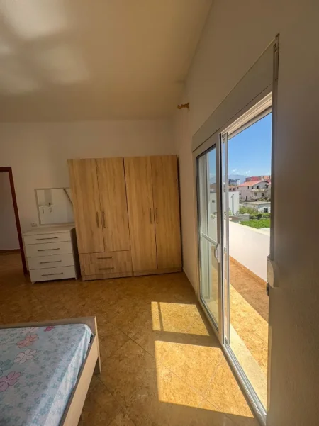 Tirane, jepet me qera apartament 1+1 Kati 3, 70 m² 350 € (Misto Mame)