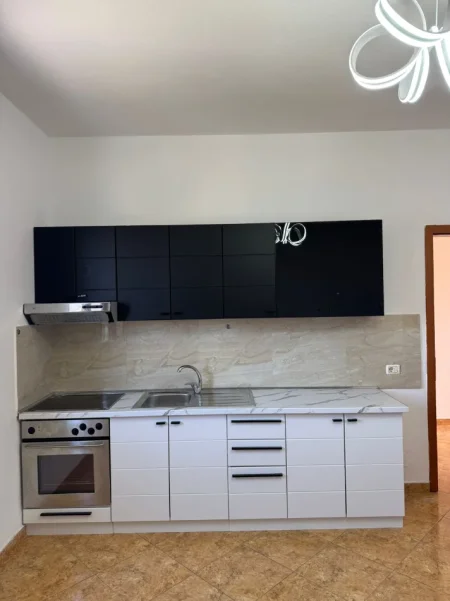 Tirane, jepet me qera apartament 1+1 Kati 3, 70 m² 350 € (Misto Mame)