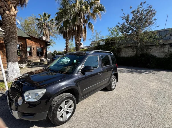 Tirane, shitet SUV Skoda Yeti 1.2TSI Benzin, e zeze manuale Klima 121.000 km 7.300 €