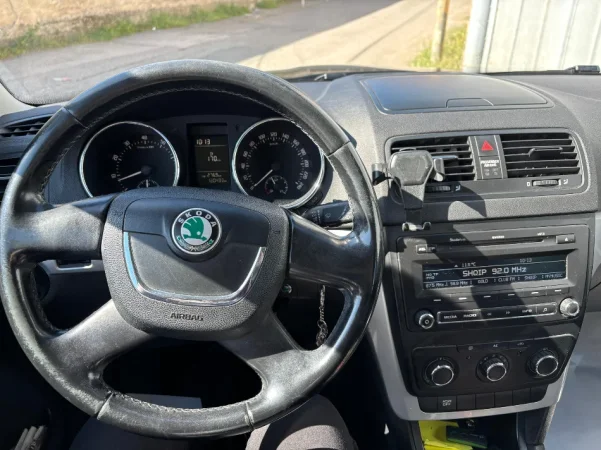 Tirane, shitet SUV Skoda Yeti 1.2TSI Benzin, e zeze manuale Klima 121.000 km 7.300 €