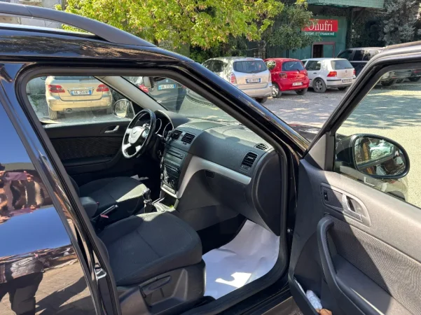 Tirane, shitet SUV Skoda Yeti 1.2TSI Benzin, e zeze manuale Klima 121.000 km 7.300 €