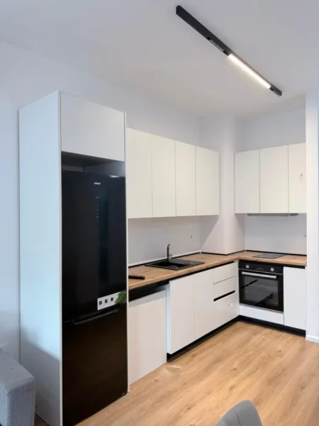 Tirane, jepet me qera apartament 1+1+Ballkon Kati 5, 57 m² 400 € (Ali Demi)