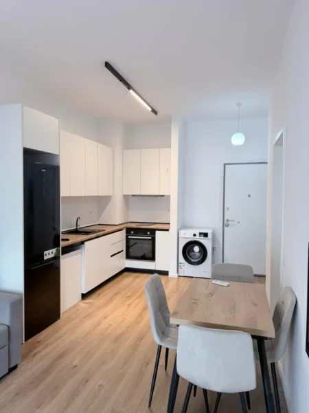 Tirane, jepet me qera apartament 1+1+Ballkon Kati 5, 57 m² 400 € (Ali Demi)