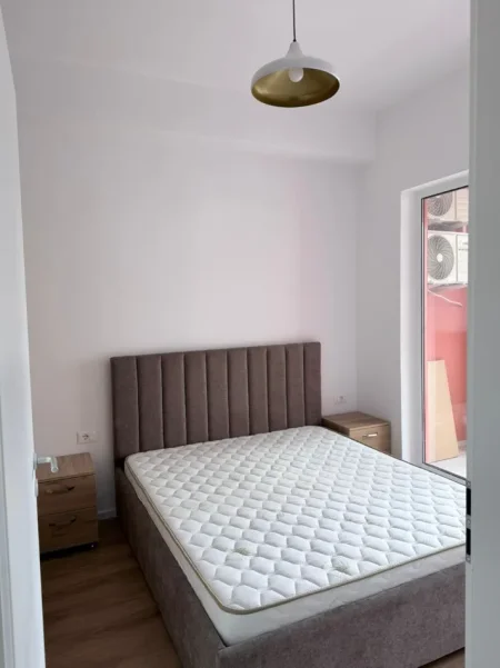 Tirane, jepet me qera apartament 1+1+Ballkon Kati 5, 57 m² 400 € (Ali Demi)