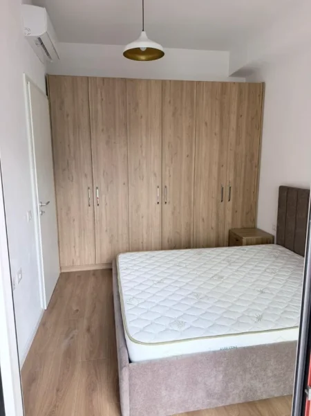 Tirane, jepet me qera apartament 1+1+Ballkon Kati 5, 57 m² 400 € (Ali Demi)