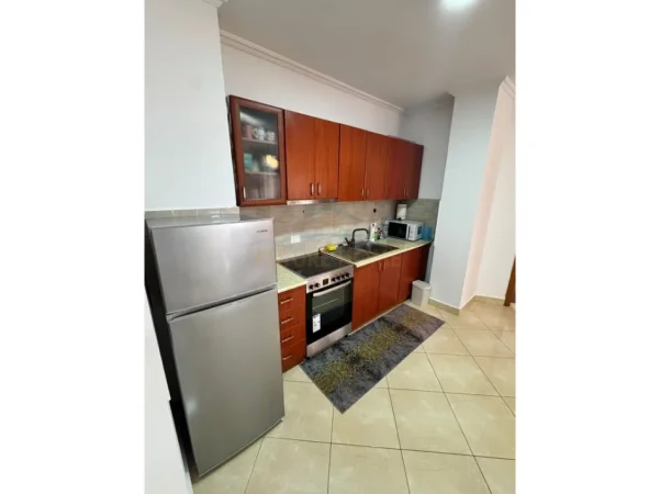 Tirane, jepet me qera apartament 2+1 Kati 9, 120 m² 650 € 
