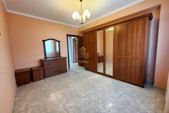 Tirane, jepet me qera apartament 1+1+Ballkon Kati 3, 84 m² 450 € (Rruga Bardhyl)