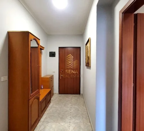 Tirane, jepet me qera apartament 1+1+Ballkon Kati 3, 84 m² 450 € (Rruga Bardhyl)