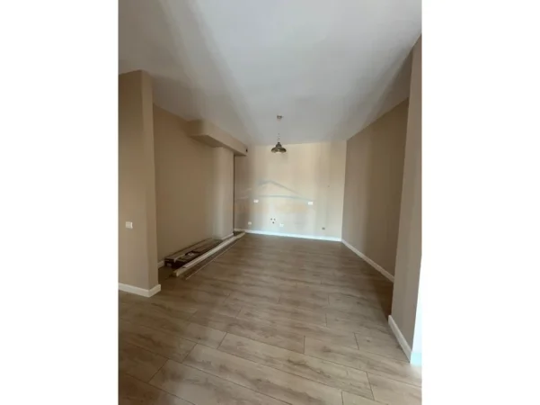 Tirane, shitet apartament 1+1 Kati 3, 94 m² 155.000 € (SAUK)
