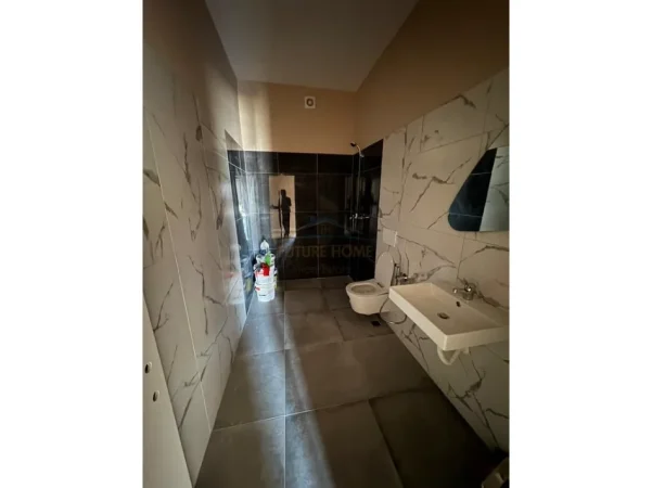 Tirane, shitet apartament 1+1 Kati 3, 94 m² 155.000 € (SAUK)