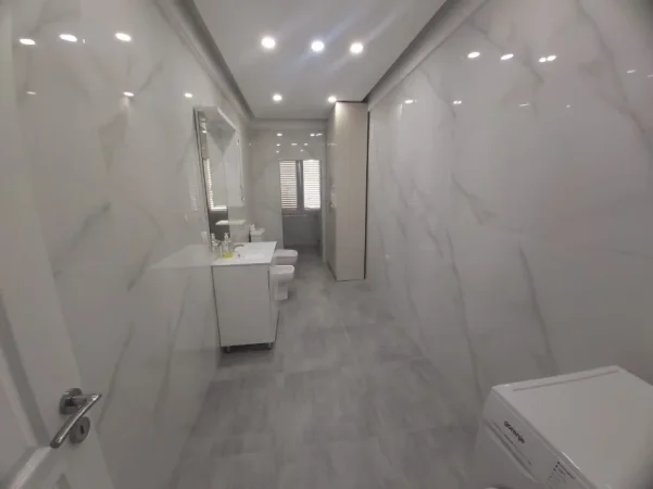 Tirane, jepet me qera apartament 2+1 Kati 3, 90 m² 800 € (stadiumi dinamo)