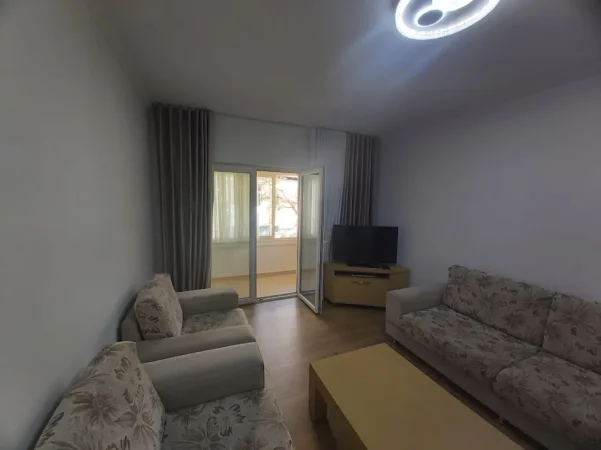 Tirane, jepet me qera apartament 2+1 Kati 3, 90 m² 800 € (stadiumi dinamo)