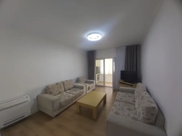 Tirane, jepet me qera apartament 2+1 Kati 3, 90 m² 800 € (stadiumi dinamo)