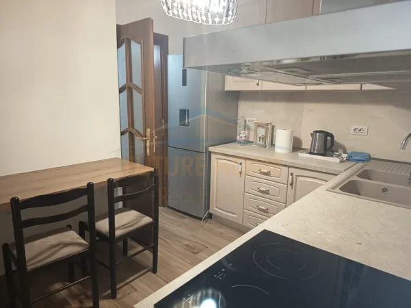 Tirane, jepet me qera apartament 4+1 Kati 2, 116 m² 1.200 € (Rruga Mine Peza)